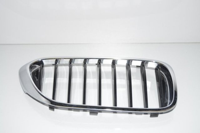 Решітка радіатора права 51137390864 BMW