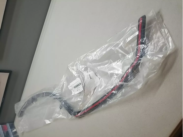 Ущільнювач дверей задніх, правих (на двері) 51767305546 BMW
