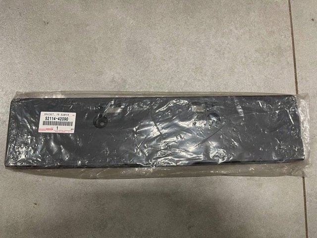 Кріплення переднього номера автомобіля 5211442090 TOYOTA