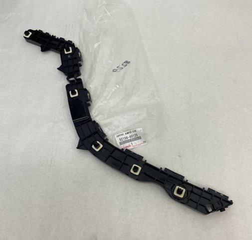 Ліве кріплення заднього бампера 5215660120 TOYOTA