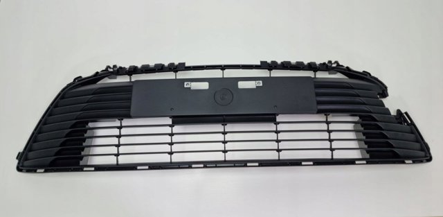 Решітка переднього бампера 5311202B50 TOYOTA