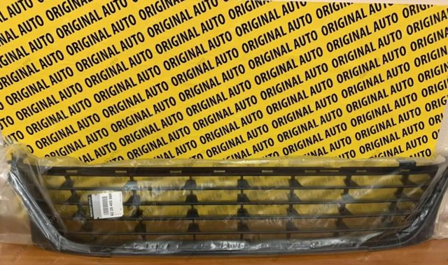 Решітка переднього бампера 622543916R RENAULT