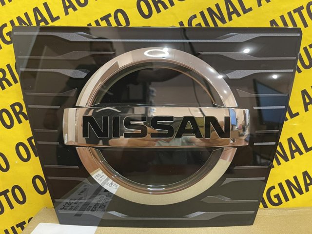 Емблема на решітку радіатора 628906FL0A NISSAN