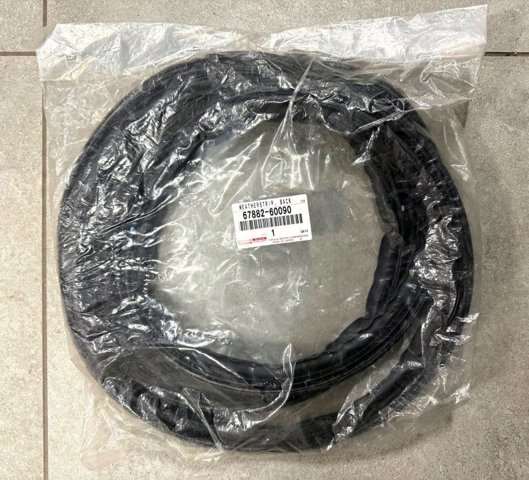 Прокладка заднього скла 6788260090 TOYOTA
