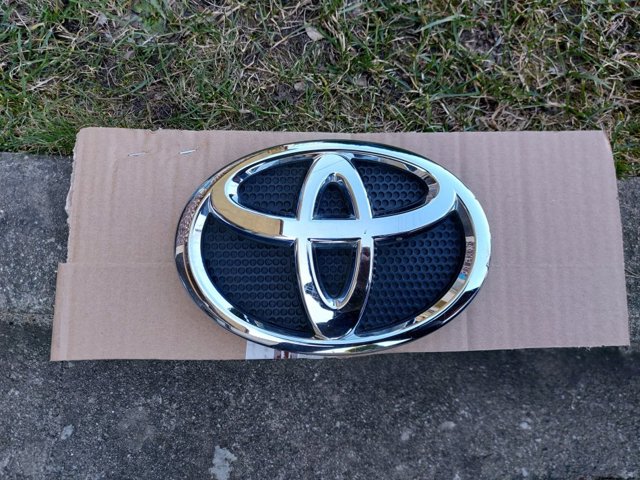Фірмовий значок решітки радіатора 7530160060 TOYOTA