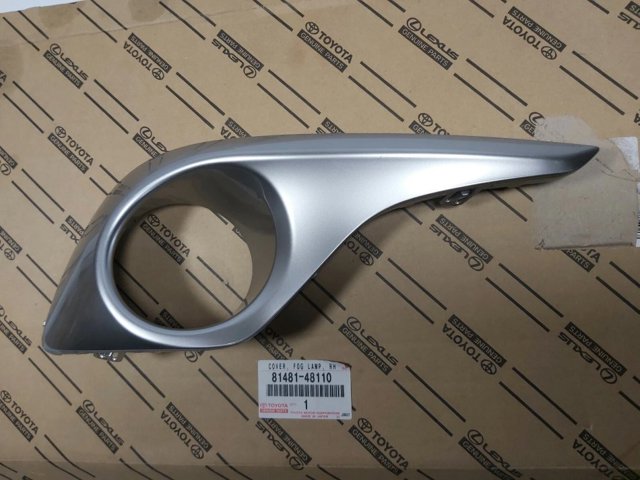 Ободок/окантовка фари противотуманной, правий 8148148110 TOYOTA