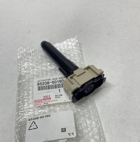 Сопло омивача фари передньої, лівої 8520860160 TOYOTA
