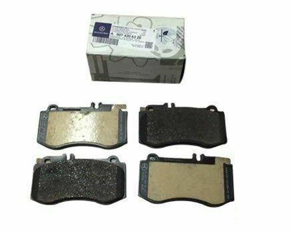Колодки гальмівні дискові комплект A0074206320 MERCEDES