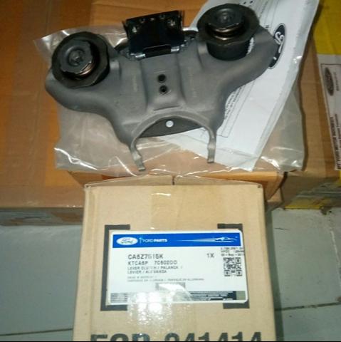 Вилка вимикання зчеплення CA6Z7515K FORD