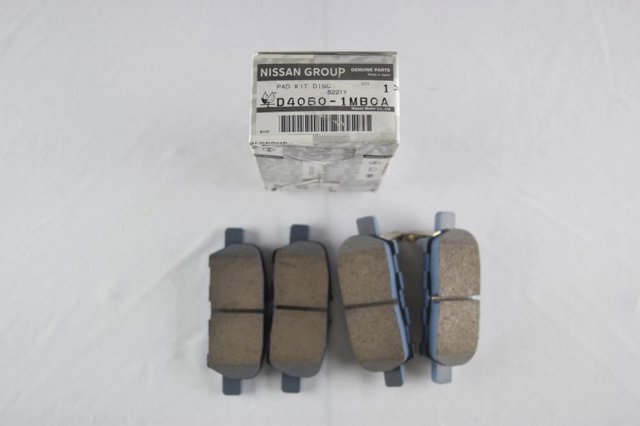 Задні дискові колодки D40601MB0A NISSAN