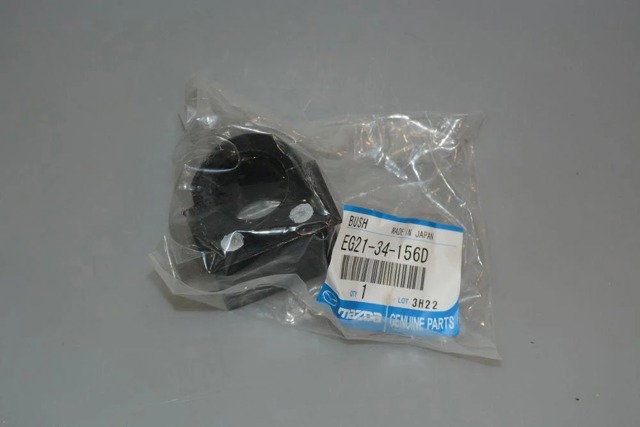Подушка стабілізатора передня EG2134156D MAZDA
