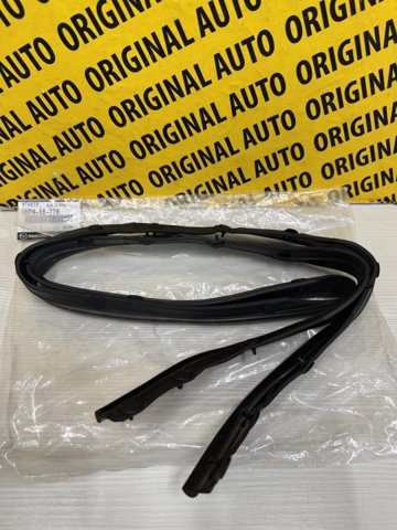 Гумка ущільнювача під капот GHP956770 MAZDA
