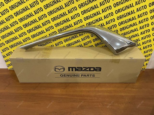 Молдинг решітки радіатора, правий KSD4507J0 MAZDA