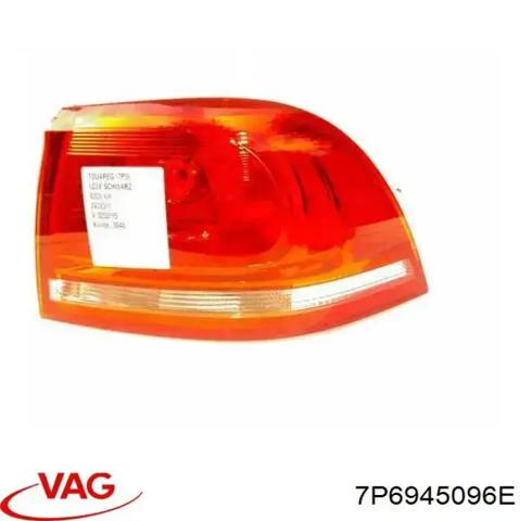 Фара задня права зовнішня 7P6945096E VAG