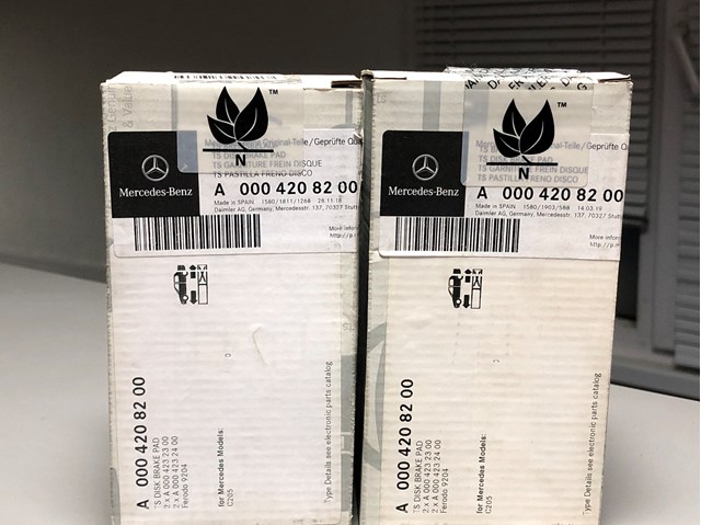 Задні гальмівні колодки A0004208200 MERCEDES