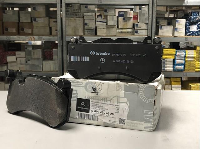 Колодки передні A0074206520 MERCEDES