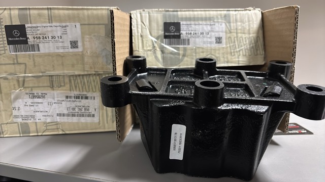 Задня подушка двигуна A9412418713 MERCEDES
