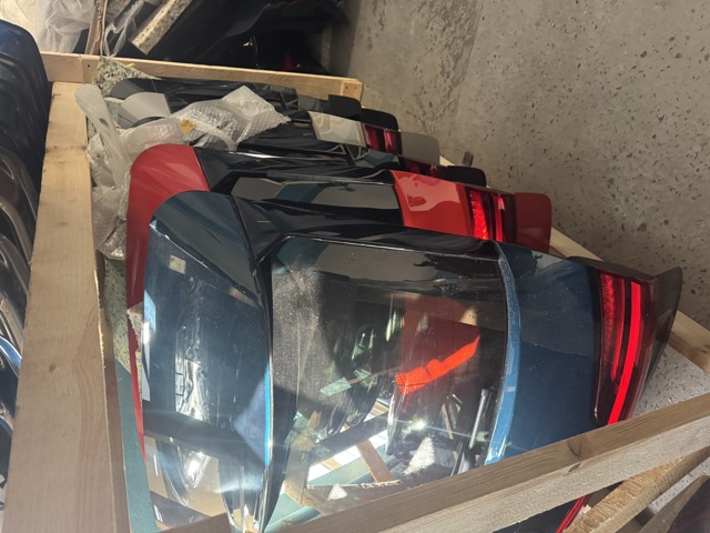 Задня ляда 4KE827025B VAG