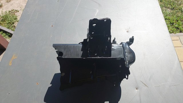 Кронштейн підсилювача переднього бампера 5701333010 TOYOTA