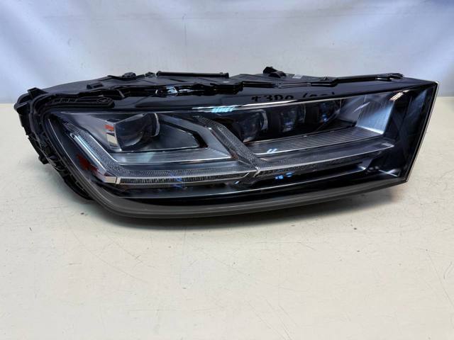 Фара передня права 4M0941784 VAG