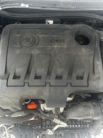 Кришка двигуна декоративна 03L103925R VAG