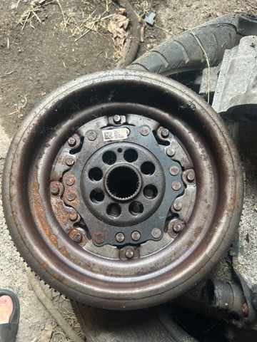 Маховик двигуна 04L105266D VAG