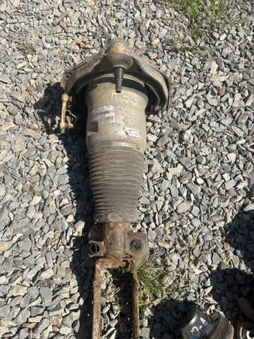 Стійка передня права 7L8616040D VAG