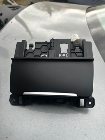 Попільничка центральної консолі 8K0857951 VAG