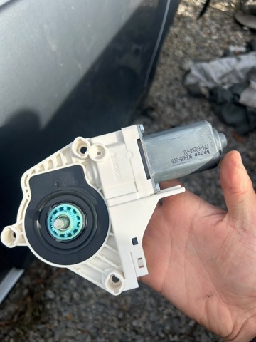 Привід ліфта передній 8K0959801A VAG