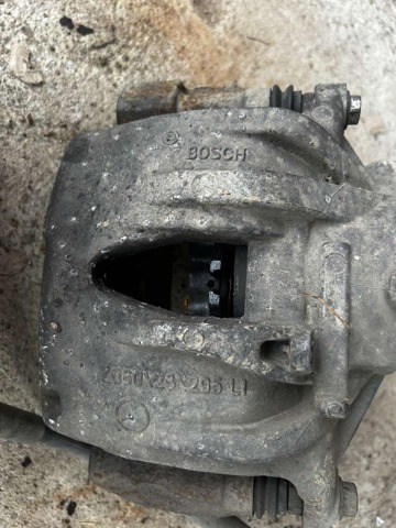 Супорт гальмівний, передній, правий A2044212481 MERCEDES