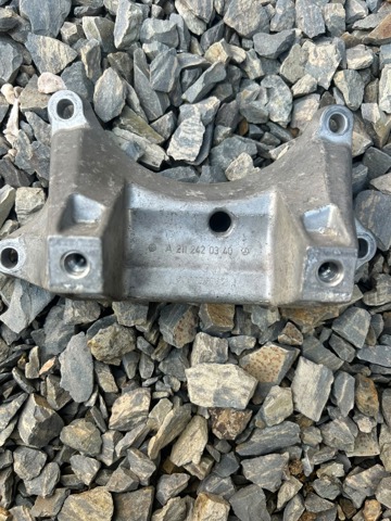Кріплення подушки коробки передач A2112420340 MERCEDES