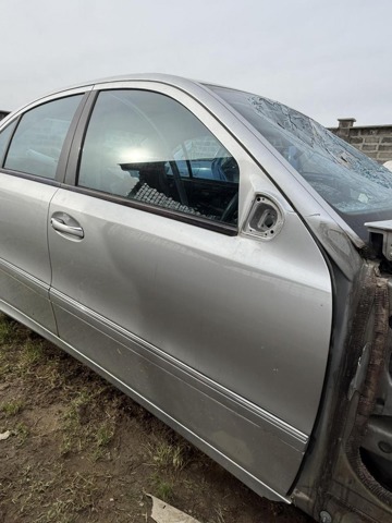 Пасажирські передні двері A2117201405 MERCEDES