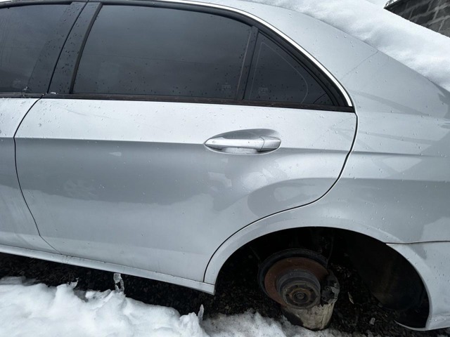 Двері пасажирські задні праві A2127300205 MERCEDES