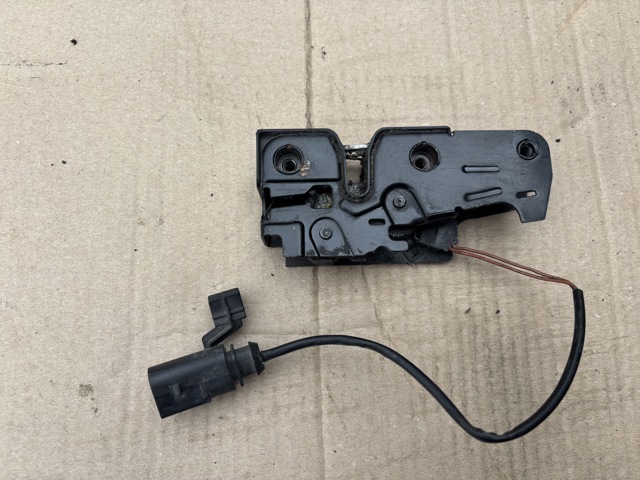 Замок кришки капота 4L0823509 VAG