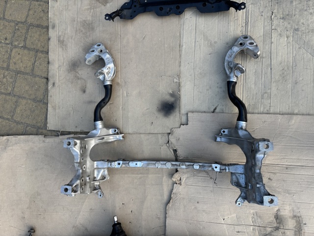 Передня балка 4M0399315AA VAG
