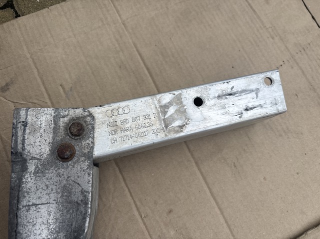 Кронштейн підсилювача заднього бампера 8R0807331D PORSCHE