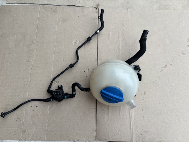 Розширювальний бачок охолодження 95B121407 PORSCHE