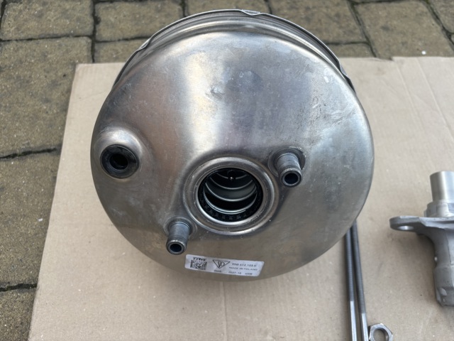 Вакуумника 95B612103E VAG