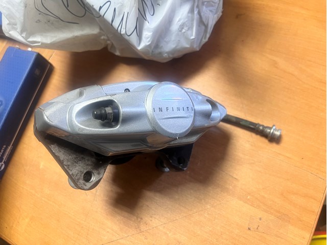 Супорт гальмівний задній правий 44001JL02A NISSAN