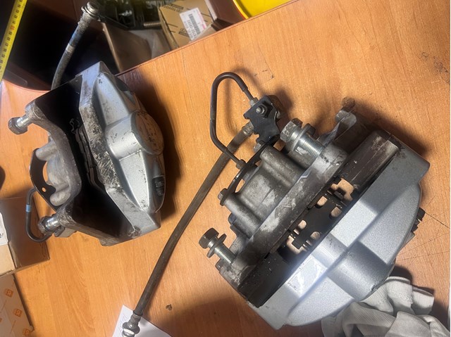 Задній гальмівний супорт лівий 44011JL02A NISSAN