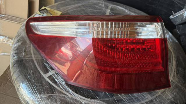 Задня ліва зовнішня фара 8156150160 TOYOTA