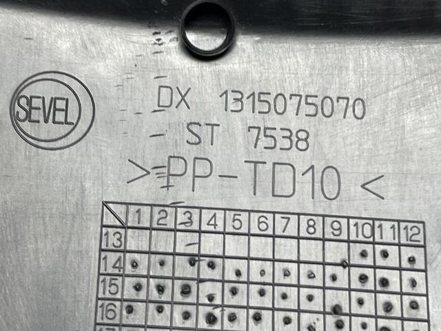 Переднє праве ікло бампера 1315075070 FIAT
