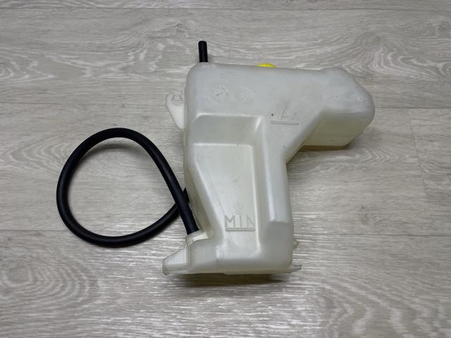 Водяний бачок системи охолодження 21710BM410 NISSAN