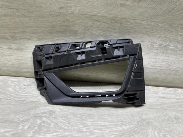 Решітка переднього бампера, права 2G0853666G VAG