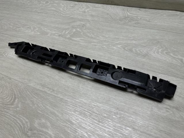 Кронштейн кріплення крила переднього лівого, передній 3V9807393 VAG