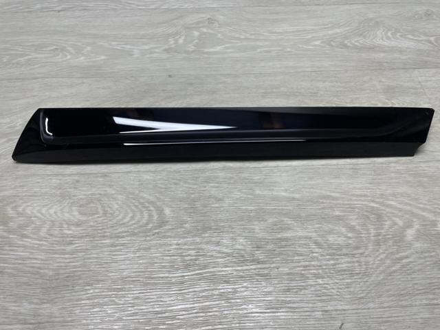 Накладка задньої 3-ї/5-ї двері, ліва 4M0854871A VAG