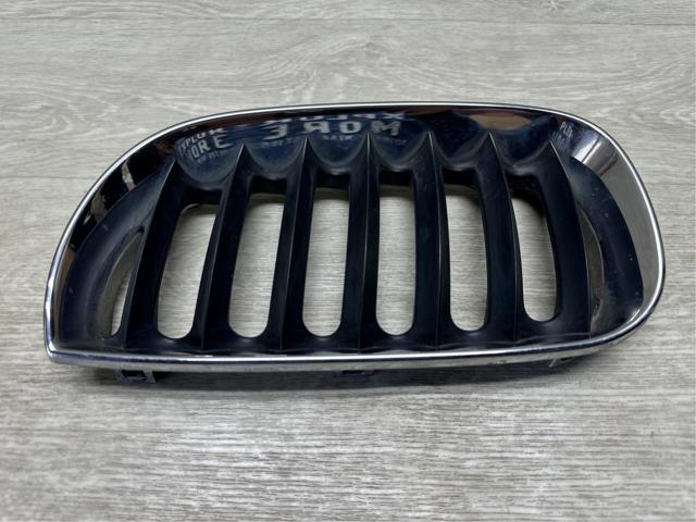 Решітка радіатора ліва 51133402909 BMW