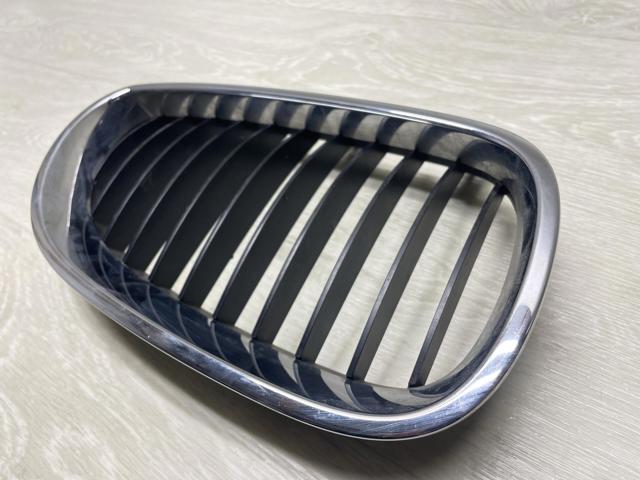 Решітка радіатора права 51137027062 BMW