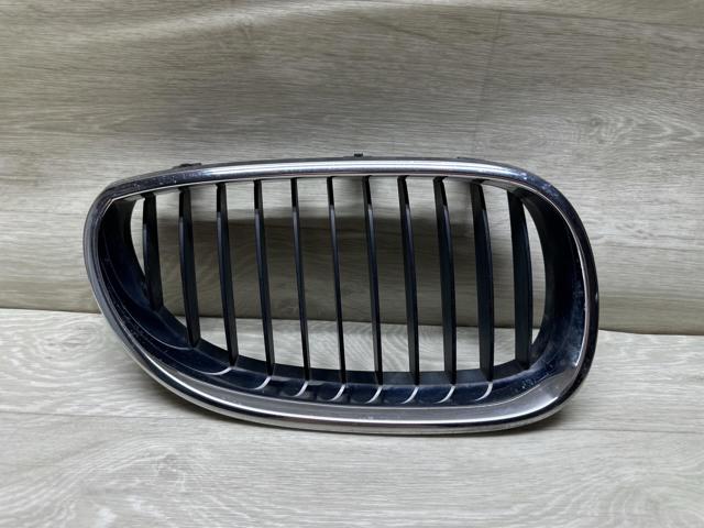 Решітка радіатора права 51137065702 BMW