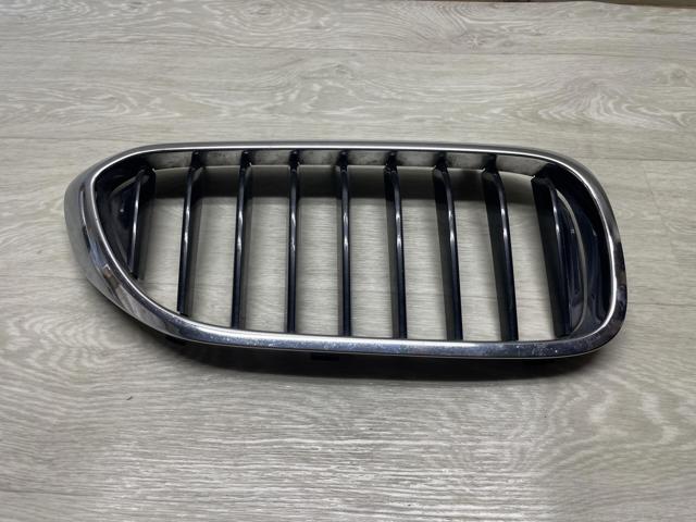 Решітка радіатора права 51137383520 BMW